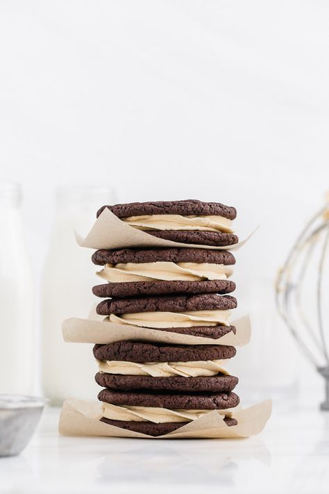 Chocolate Salted Caramel Sandwich Cookies - Browned Butter Blondie Caramel Sandwich Cookies, Homemade Salted Caramel, Cookies Homemade, Cookie Sandwich, Sandwich Cookie, Caramel Desserts, Chocolate Sandwich, Chocolate Sandwich Cookies, Browned Butter