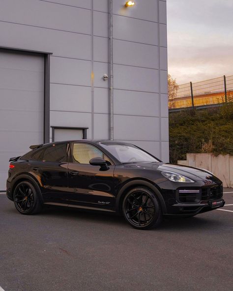 Porsche Cayenne Turbo Gt Black, Porsche Cayenne Black, Porche Car, Cayenne Turbo, Luxury Appliances, Stance Cars, Mom Car, Exotic Sports Cars, Luxury Lifestyle Dreams