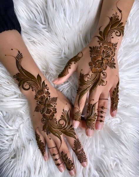 Mehendi Designs For Bride, Henna Beginners, Minimalist Mehendi Designs, Mehndi Design Pakistani, Minimalist Mehendi, Pakistani Mehndi Design, Rose Mehndi Design, Simple And Easy Mehndi Designs, Mehndi Designs 2023