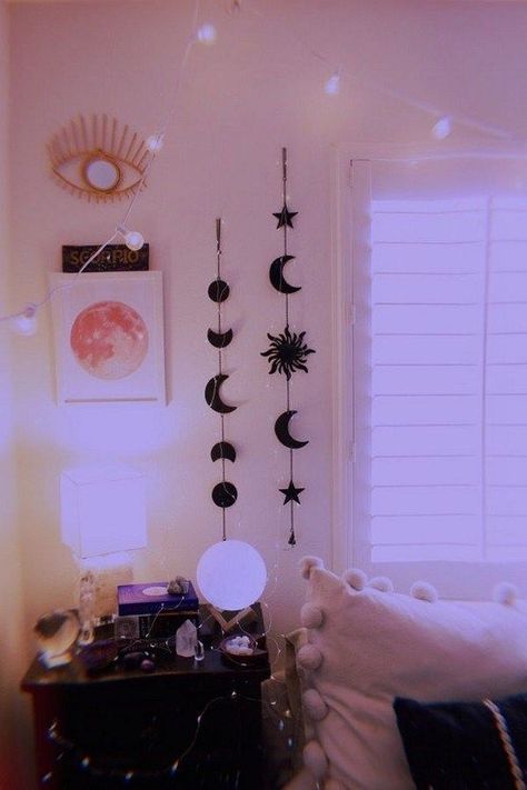 Diy Moon, Blue Halloween, Vintage Bedroom Decor, Decorations Bedroom, Dorm Room Inspiration, Teen Room Decor, Vintage Bedroom, Teen Bedroom Decor, Cute Room Decor