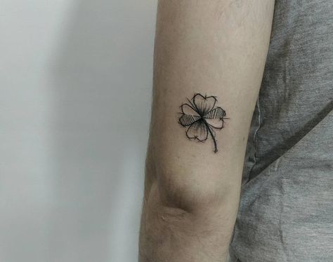 Leaf Clover Tattoo, Four Leaf Clover Tattoo, Lucky Tattoo, Luck Tattoo, Clover Tattoo, Shamrock Tattoos, Omerta Tattoo Design, Tattoo Design Hand, Clover Tattoos