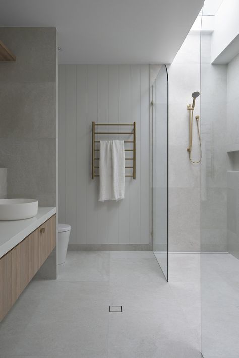 8 Biggest Bathroom Design Mistakes To Avoid Coastal Ensuite, Big Bathroom Design, Ensuite Layout, Bathroom Planning, Ensuite Bathroom Designs, Timeless Bathroom Design, Bathroom Design Plans, Ensuite Design, Top Bathroom Design