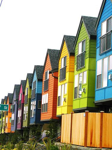 rainbow houses | Flickr - Photo Sharing! Colored Houses, Rainbow House, Unusual Buildings, Pintura Exterior, Colorful Places, Colourful Buildings, Casa Exterior, Live Colorfully, World Of Color