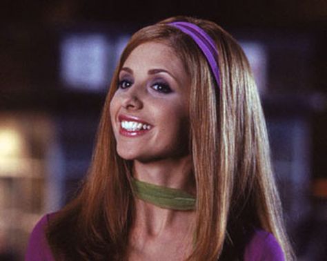 Sarah Michelle Gellar as Daphne Blake Daphne From Scooby Doo, Scooby Doo Costumes, Cartoon Nostalgia, Sarah Michelle Gellar Buffy, Mystery Incorporated, Daphne Costume, Scooby Doo Pictures, Scooby Doo Mystery Inc, Scooby Doo Movie