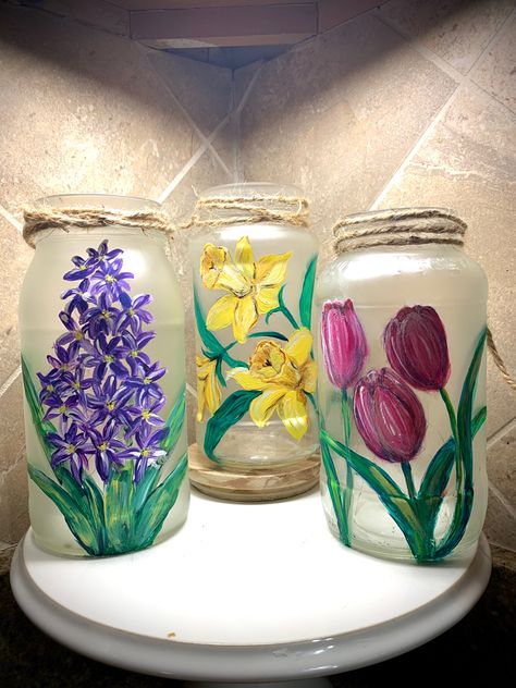 Hand Painted Jars, Painting Jars Ideas, Jar Painting Ideas Cute Easy, Jar Art Paint, Painted Jars Aesthetic, Glass Bottle Diy Projects, Bottle Paint, Jar Painting, Painting Glass Jars