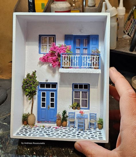 Greek house Greek Tiny House, Mini House Craft Diy, Mini Houses Diy, Diorama House, Room Box Miniatures, Wood Art Diy, Cardboard Box Crafts, Mini Houses, Greek House