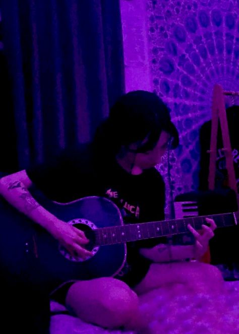 Guitar Purple Aesthetic, Edgy Bedroom Aesthetic, Aurora Aesthetic, Tv Aesthetic, Purple Guitar, Purple Lights, Dark Purple Hair, Berry Basket, Rock Aesthetic