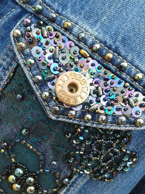 Costume Jeans, Customized Jeans, Jean Jacket Design, Customised Denim Jacket, Bedazzled Jeans, Diy Denim Jacket, Embellished Denim Jacket, Denim Embroidery, Denim Art