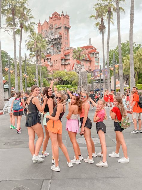 Disney Trip Aesthetic, Disney Preppy, Cheer Disney, Cheer Summit, Disney Besties, Dance Team Pictures, Disney Core, Summit Cheer, Disney World Aesthetic