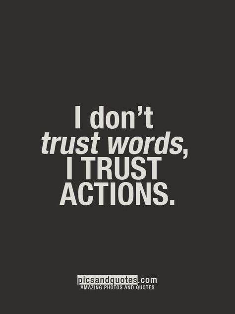 Actions (when they think no one is looking) show the heart of a person.  Pay attention so you keep the right people in your life. Trust Words, Fina Ord, Quote Of The Week, Short Inspirational Quotes, Quotable Quotes, True Words, Great Quotes, The Words, Inspirational Words