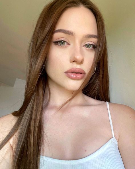 Isabella Vitiello, Cora Reilly, Insightful Quotes, Selfie Ideas Instagram, Funny Stories, Face Claims, Lotus, Evening Dresses, Twist