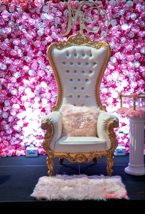 Quince Chair, Sweet Sixteen Themes, Female Carpenter, Studio Background Ideas, Princess Chair, Jeep Images, Birthday Chair, Golden Chair, Throne Chairs