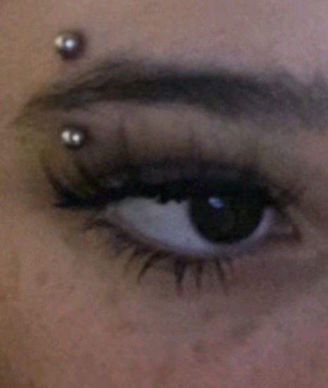 Different Piercing, Facial Piercing Jewelry, Emo Belly Button Piercing, Grunge Piercings Face, Piercings Facial, Eye Brow Piercing Girl Aesthetic, Dream Piercings, Unique Eyebrow Piercing Jewelry, Piercings Alt