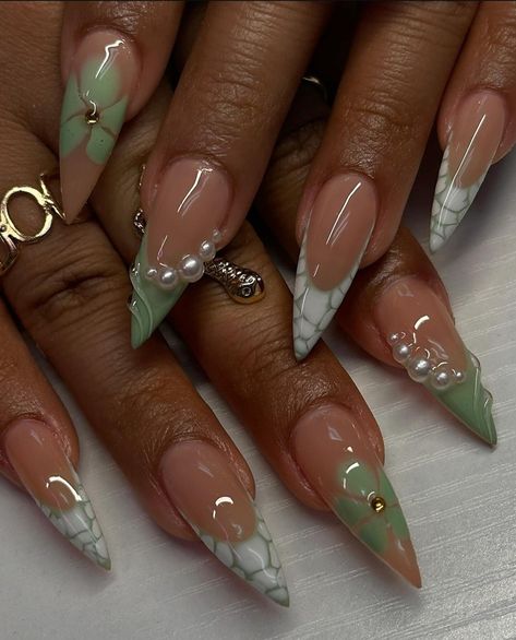 Green Tea Nails, Edgy Nails, Girly Acrylic Nails, Work Nails, Fall Acrylic Nails, Almond Nails Designs, Acrylic Nails Coffin Pink, Unique Acrylic Nails, Nail Swag