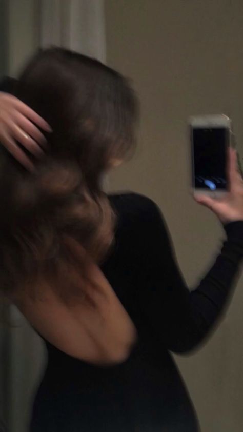 Backless dress blury picture ig stpry instagram story bad bitch  weave hair miror selfie miror phot Black Dress Pics Ideas, Ig Story Thirst Trap, Photo Asthetic For Instagram, Hot Photo Ideas For Instagram Story, Dress Story Instagram, Profile Picture Inspo Instagram, Aesthetic Photos For Instagram Profile, Fake Ig Profile Picture, Hot Ig Story Ideas