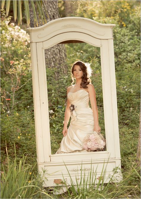 I'm a big fan of head-to-toe picture frames and it captures the right emotion at the right time. Photo Prop Ideas, Wedding Tote, Wedding Props, Frame Photo, Old Windows, Wedding Chicks, Wedding Rentals, Window Frames, Window Frame