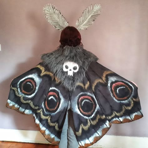 Moth Diy Costume, How To Make Moth Wings, Moth Inspired Makeup, Moth Costume Women, Mothman Outfit, Diy Moth Costume, Moth Inspired Outfit, Diy Moth Wings, Moth Costume Diy