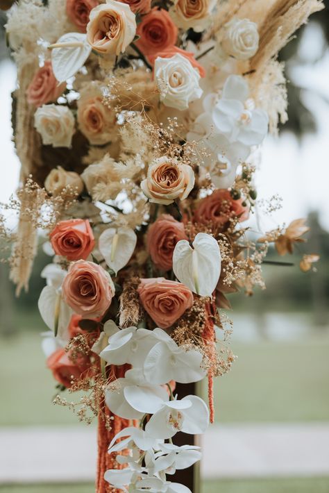 Boho Wedding Flowers Terracotta Wedding Flowers, Fall Wedding Ideas Colors, Wedding Wisteria, Neutral Boho Wedding, Neutral Wedding Color Palette, Wedding Decorations Reception, Bright Wedding Bouquet, Boho Wedding Ceremony, Boho Wedding Theme