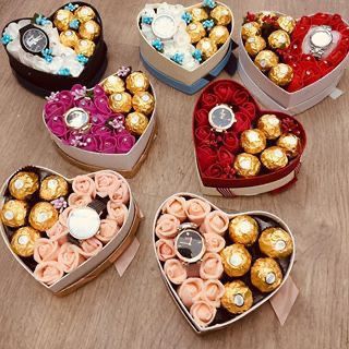 Homecoming Proposal Ideas For Guys, Chocolate Bouquet Diy, Candy Bouquet Diy, Basketball Homecoming, Valentine Gift Baskets, Valentine's Day Gift Baskets, Personalised Gifts Diy, Flower Box Gift, Diy Gift Set