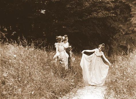 Beautiful dress. I love dresses from different eras. Future Collage, Silence Photo, Fred Herzog, Historic Photography, Herbert List, Lee Friedlander, Vintage Foto's, August Sander, Karl Blossfeldt