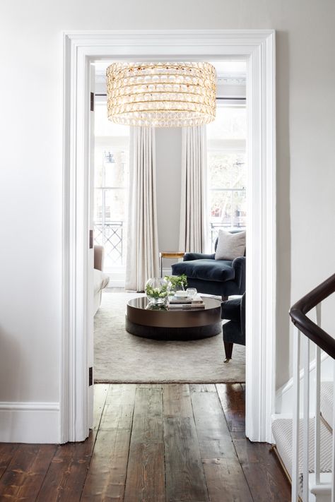 East London Interior Design, Chelsea Townhouse, 19th Century London, Timber Floors, Townhouse Interior, Sitting Areas, London Townhouse, City Apartments, Cocktail Cabinet