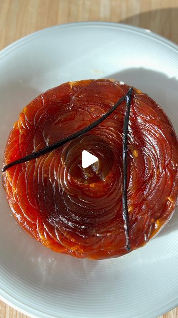 Apple Rose Tarte Tatin, Tart Tatin Apple, Apple Tartin, Rose Apple Tart, Apple Tatin, Apple Tart Tatin, Apple Rose Tart, Tart Tatin, Tarte Tatin Recipe