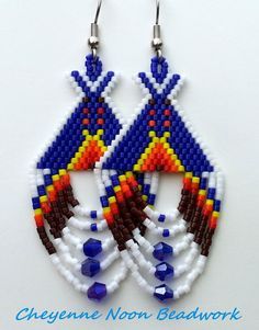 Beaded earrings, Native american and Earrings on Pinterest Beaded Teepee Earrings, Delica Earrings, Native American Beadwork Earrings, Anting Manik, Native Designs, Native American Beadwork Patterns, Native Beading, Seed Bead Jewelry Patterns, Native Beading Patterns