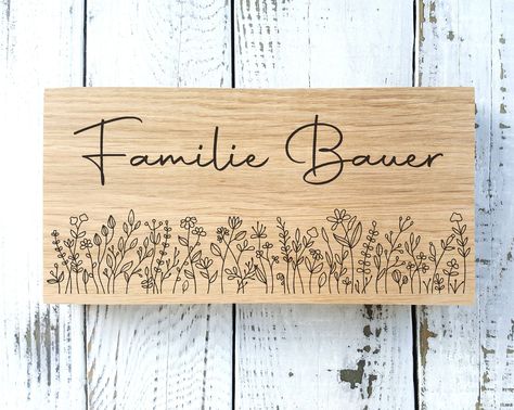 Hochzeitsgeschenk Schild, Namensschild haustür holz - Wedding Sign, Nameplate Family with Flowers  - made of Solid OAK Family Door Sign, Family Wooden Sign, Wedding Gift Signs, Wooden Door Sign, Simple Cards Handmade, Wooden Door Signs, Gift For New Home, Recycling Containers, Lettering Style