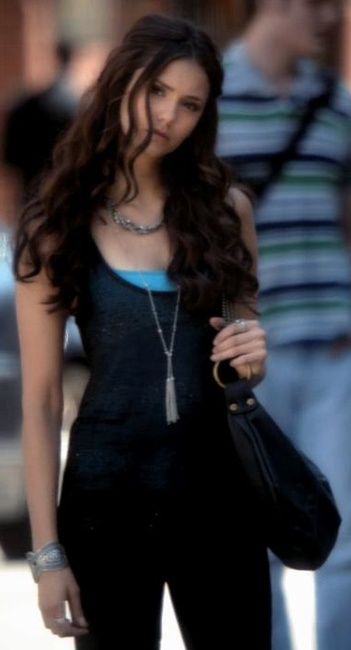 Nina Dobrev Vampire Diaries, Katherine Pierce Outfits, Elena Gilbert Style, Tvd Aesthetic, Malia Hale, Nina Dobrev Style, Vampire Diaries Outfits, Katerina Petrova, Betty Cooper