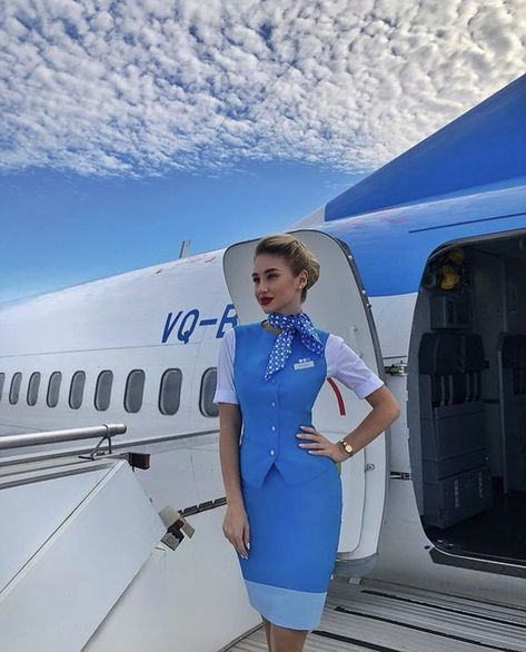 Air Hostess Outfit, Air Hostess Dress, Become A Pilot, Air Hostess Uniform, Airline Attendant, Boring Job, Flight Girls, Airline Uniforms, Becoming A Pilot