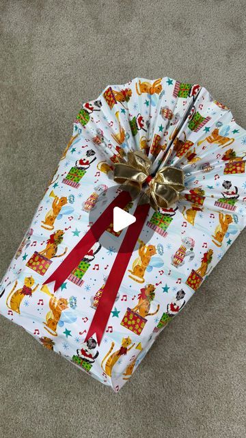 Watch Wrapping Ideas Gift, Bathroom Hand Towels Display, Hand Towel Display, Queen Gifts, Gift Containers, Present Wrapping, Presents For Kids, The Guest, The Hand