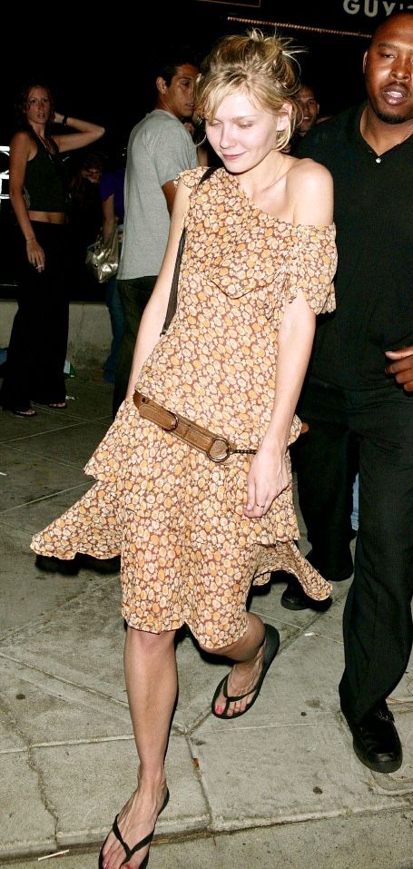 Kirsten Dunst Street Style Kirsten Dunst Street Style, Kirsten Dunst Style, Kristen Dunst, Celebrity Style Icons, Bohemian Style Clothing, Kirsten Dunst, Celebrity Street Style, Nyc Fashion, Get Dressed