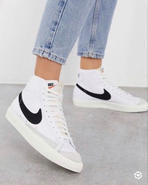 Nike blazer mid sneakers outfit. Minimal sneakers Nike Blazer Mid 77 Outfit Woman, Blazer Mid 77 Outfit, Nike Blazer Outfit, Nike Blazer Mid 77 Outfit, Sneaker Trend, Sneaker Outfits, Dr Shoes, Sneakers Fashion Outfits, Nike Blazer Mid 77