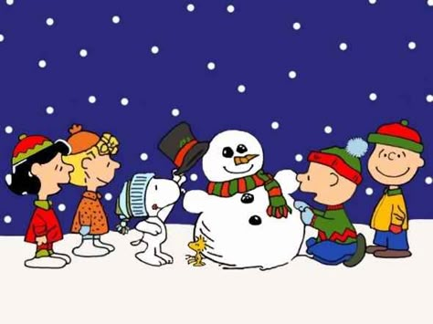 Snoopy and the Peanuts gang celebrating Christmas!!! Merry Christmas Charlie Brown, Snoopy Winter, Peanuts Gang Christmas, Wallpaper Snoopy, Charlie Brown And Friends, Brown And Friends, Lucy Van Pelt, Peanut Gang, Hello Kitty Imagenes