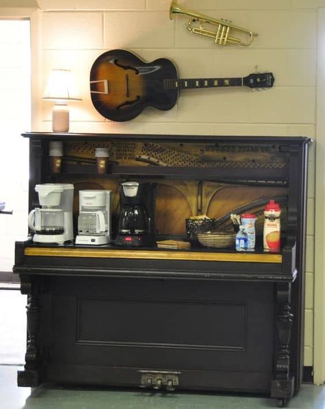 Creating a mini java station doesn't take a lot of time – or all that space for that matter. Just about any extra corner in your house can serve as a coffee bar. Old Piano, Make Your Own Coffee, Piano Decor, Diy Coffee Bar, Old Pianos, Piano Bar, Youth Room, Upright Piano, Home Coffee Bar