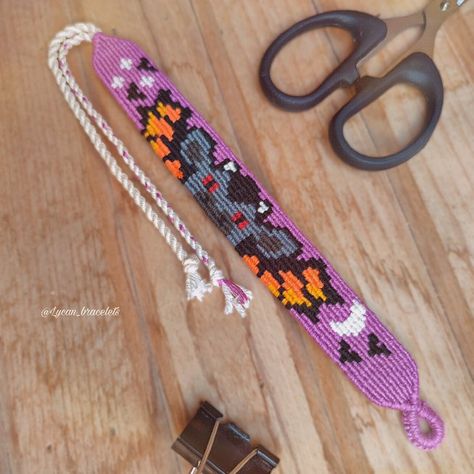 Alpha pattern #136241 | BraceletBook Spooky Alpha Pattern, Alpha Patterns Halloween, Bat Cow, Vampire Dracula, Moon Halloween, Festive Crafts, Macrame Ideas, Alpha Pattern, Alpha Patterns