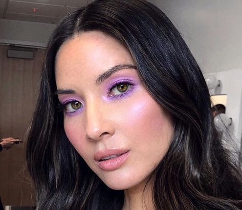 Purple Eyeshadow Looks, Colored Mascara, Cute Eyeshadow Looks, Purple Eye Makeup, Neon Makeup, Purple Eyeshadow, Colored Eyeliner, Olivia Munn, Eyeliner Looks