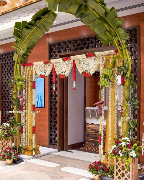 Hindu Wedding Decorations, Small Wedding Decor, Mandir Decoration, Entrance Arch, Engagement Decoration, Simple Stage Decorations, Pooja Decoration, Gate Decoration, Wedding Welcome Board