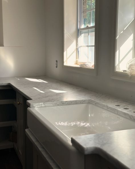 Some stills of the Tudor kitchen progress because the sun shining on the Carrara deserves a spot on the grid! I don’t want to jinx it, but I think August might be the month we finally get to call this place home 🥹🤎 . . . #stayhomestyle #carrara #carraramarble #carraramarbledesign #marblecountertops #marblekitchen #carrarakitchen #ohm #ohmint #ohminternational #kohler #yesterhome #unlaqueredbrass #unlaqueredbrasshardware #kitchenhardware #brasskitchenhardware Carrara Kitchen, Carrara Marble Kitchen, Brass Kitchen Hardware, Tudor Kitchen, Sun Shining, Kitchen Hardware, The Tudor, Kitchen Marble, Marble Design