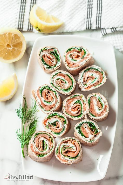 Salmon Pinwheels, Salmon Appetizer Recipes, Smoked Salmon Appetizer, Salmon Appetizer, Salmon Roll, Salmon Cream Cheese, Appetizers For A Crowd, Pinwheel Recipes, Lemon Dill