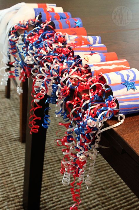 Patriotic Parade Streamers Is this absolutely brilliant or what? Elementary Projects, Parade Float Decorations, Bike Parade, Bike Decorations, Festive Recipes, 4th Of July Parade, Shake Shake, July Ideas, Camp Counselor