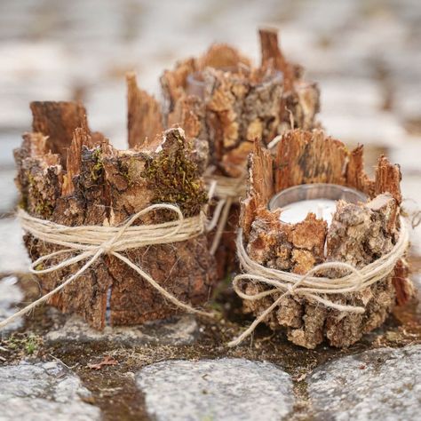 This rustic tree bark lantern decoration is the ideal addition to your home decor! Bring the beauty of the outdoors inside with this idea! A perfect rustic home decor piece that doubles as a lantern or candle holder. A perfect budget craft idea for fall! #Rustic #Candle #DIY #Farmhouse #HomeDecor #Centerpiece Tree Bark Crafts, Bark Idea, Birch Bark Crafts, Driftwood Diy, Deco Table Noel, Budget Crafts, Deco Nature, Easy Candles, Outdoors Inside