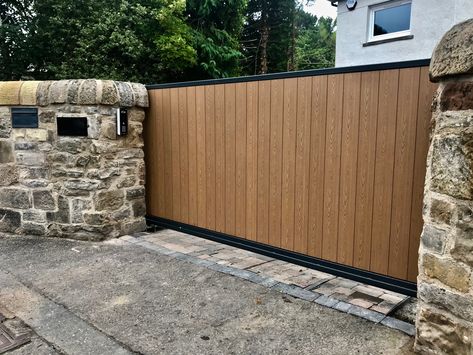 Composite Sliding Gates, Composite Gates Ideas, Wooden Electric Gates, Gate Design For Home, House Front Gate, Wooden Gate Designs, Electric Sliding Gates, Wood Gates Driveway, Wooden Gates Driveway