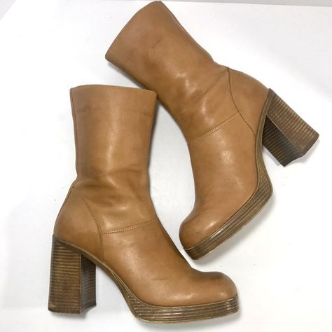 Steve Madden "Free" brown leather platform chunky heel square toe boots, size 8.5. These vintage 90's boots are in great pre-owned condition.  Light tan/brown leather uppers feature square toes, inside zip for easy on/off, manmade chunky heels and outsoles.  Please zoom in to see details and message me with any questions you may have before ordering. Square Toed Boots, Square Boots, 70s Boots, Light Brown Boots, 90s Boots, Madden Boots, 70s Inspired Fashion, Square Toe Boots, Platform Heels Chunky