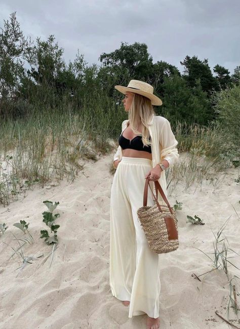 Beach Story, Edit On Instagram, Beachy Outfits, Summer Vacation Outfits, Resort Outfit, Monochrome Outfit, Looks Party, Cruise Outfits, Camping Outfits