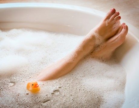 bubble time ~ Romantic Bubble Bath, Diy Bubble Bath, Homemade Bubbles, Bath Recipes, Detox Bath, Epsom Salt, Skin Care Recipes, Homemade Skin Care, Bubble Bath