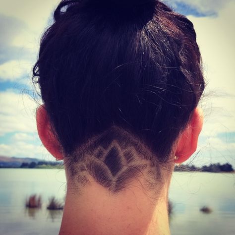 Lotus flower undercut Flower Undercut, Nape Undercut Designs, Twiggy Hair, Undercut Hair Designs, Undercut Designs, Nape Undercut, Shaved Nape, Woman Shaving, Curly Hair Inspiration