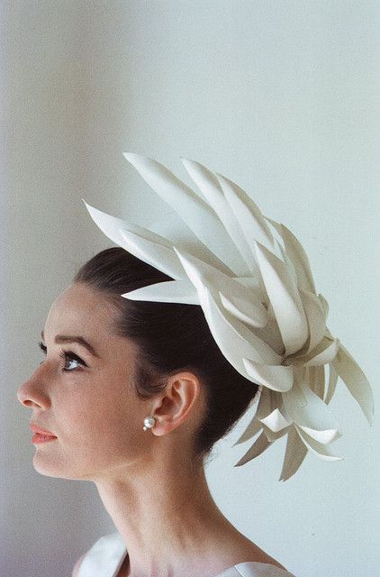 Audrey Hepburn- sculptured headpiece Audrey Hepburn Hat, Audrey Hepburn Outfit, Audrey Hepburn Style, Hepburn Style, Victoria Secrets, Beautiful Hats, Kourtney Kardashian, Classic Beauty, Hollywood Glamour