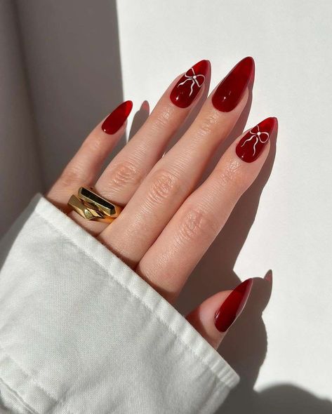 20 Sweet and Chic Cherry Red Nails to Save Forever Red Nail Varnish, Kutek Disney, Pink Ombre Nails, February Nails, Cherry Nails, Nagel Tips, Classic Nails, Casual Nails, Red Nail Designs