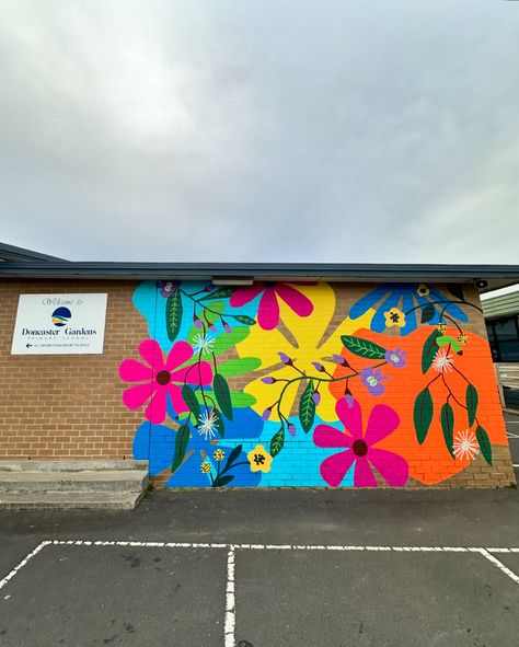 🌺Details from my most recent mural at the very cute & super polite Doncaster Gardens Primary. ⚡️Assist @danielle.monique.art 📍Client Doncaster Gardens Primary 👍🏼Paint @duluxaus weathersheild #ladieswhopaint #heynicemurals #playground #playmural #melbournemurals #mural #brightmural #educate #schoolmural #school #brightwalls #schoolartwork #schoolmurals #doncasterschool #doncastergardensprimaryschool #murals #muralart Bike Mural Wall Art, Elementary School Murals, Playground Mural, Collaborative Mural, Exterior Murals, Mural Artist, Art Motivation, School Murals, Bright Walls